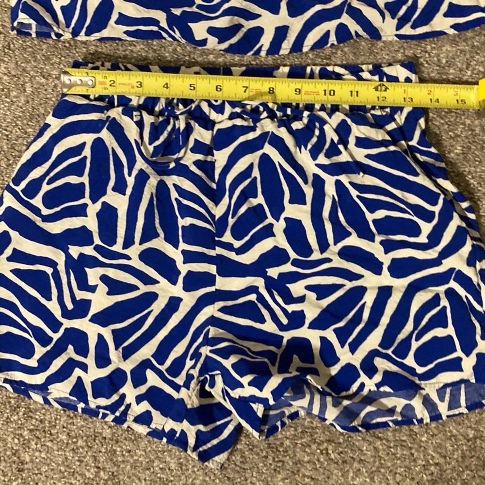 Gilli Two-Piece Set | Blue & White Print Crop Top + Shorts | Size Small